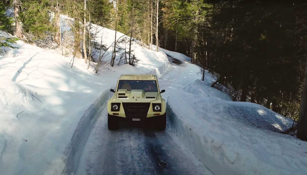 Внедорожник Lamborghini покоряет Швейцарские Альпы